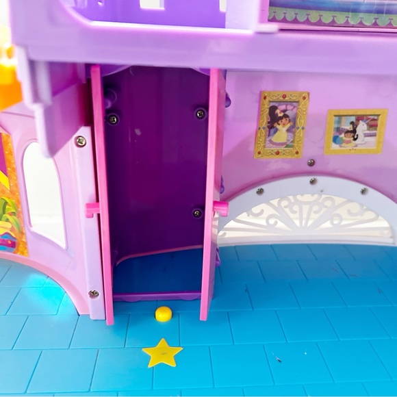 Dora the Explorer Castle nearly 2 feet tall 7 room Secret Door - Picture 7 of 13